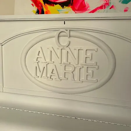 C'anne Marie Oda ve Kahvaltı *